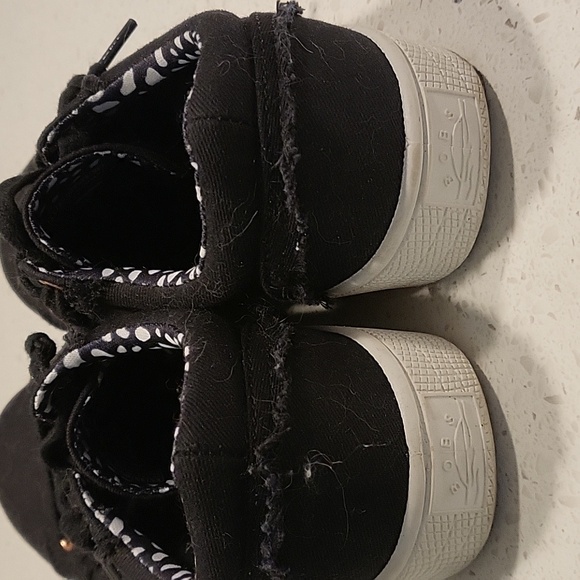 Sneakers - Picture 3 of 3